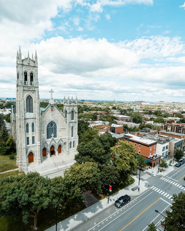 Avenue Laurier Photo 2