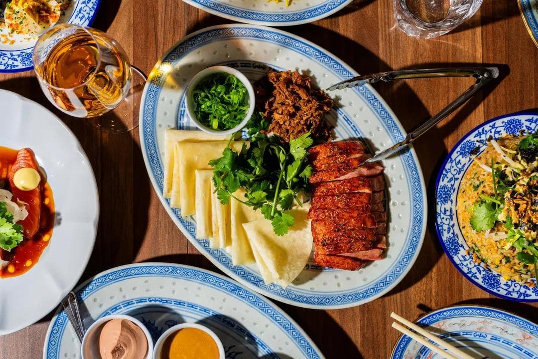 A guide to East and Southeast Asian dining on Laurier Ouest in Montréal, featuring sushi bars, Korean comfort food, modern Chinese dishes and more. Highlights include Côba’s foie gras maki, Mikado’s Lobster Roll, Joah Joah’s bibimbap, Oncle Lee’s inventive Chinese plates, and Jun I’s omakase sushi. The article explores the unique atmosphere and signature dishes of each restaurant, celebrating tradition with a contemporary twist.