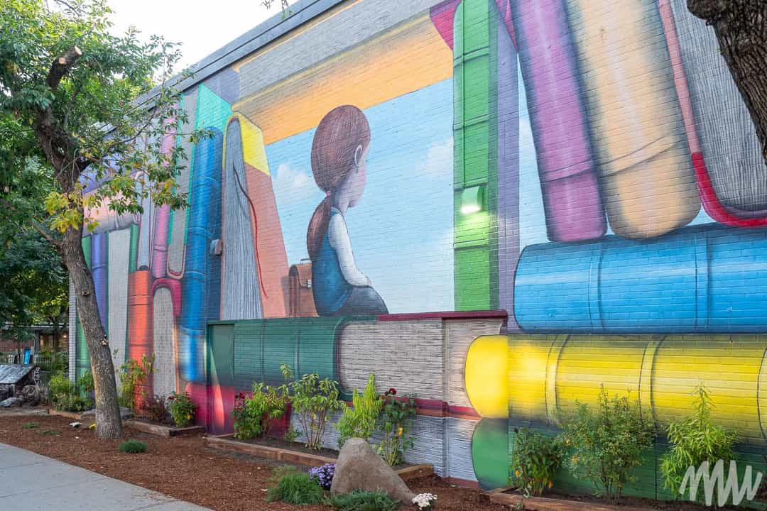 Murale : l’écolière à la perle